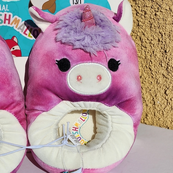 Squishmallows Lola the Unicorn Dual Sizes Girls' Slippers Little Girls Size 13/1 - Picture 2 of 5